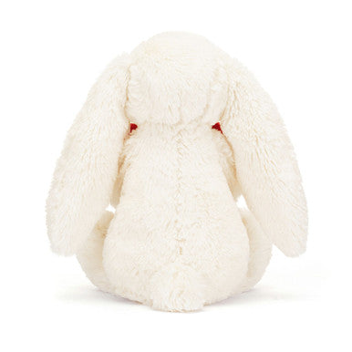 Lapin timide coeur d'amour rouge
