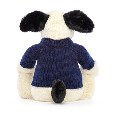 Chiot timide noir et crème avec pull bleu marine personnalisé