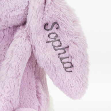 Moyen personnalisé de lapin lilas timide